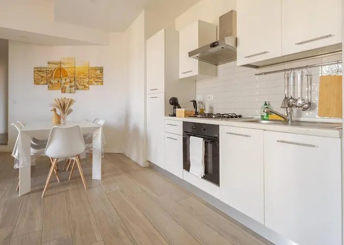 With Free Parking Near To The Centre *